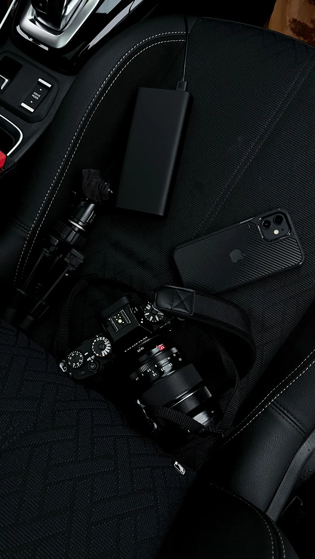 Camera and phone equipment arranged on a car seat